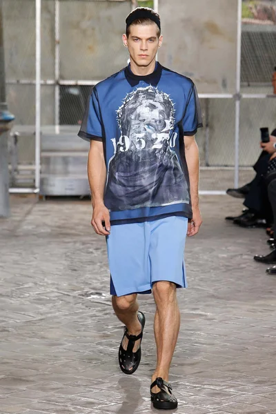 Look 19